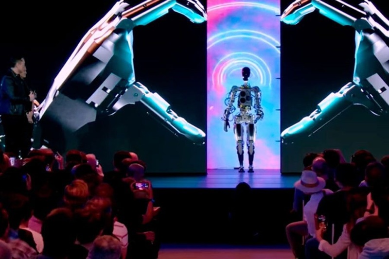 Το νέο δημιούργημα του Elon Mask το ανθρωποειδές ρομπότ Optimus 1