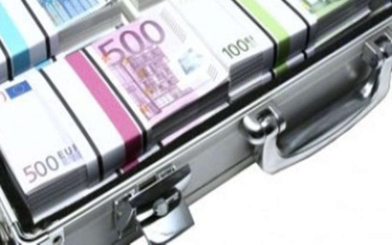 Κέρκυρα: Αντιδήμαρχος βρήκε τσάντα με χιλιάδες ευρώ και την παρέδωσε 1