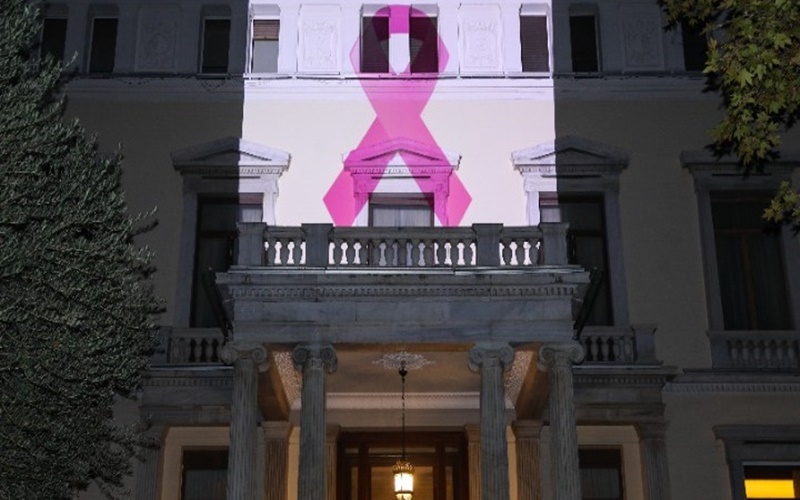 To Προεδρικό Μέγαρο φωταγωγήθηκε με τη ροζ κορδέλα τιμώντας την παγκόσμια ημέρα κατά του καρκίνου του μαστού 1