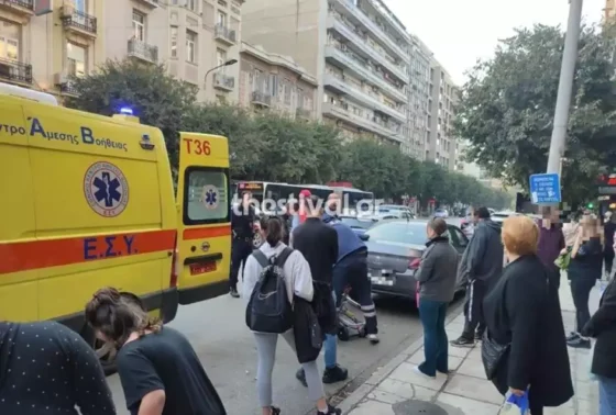 Θεσσαλονίκη: 18χρονη κρεμάστηκε στο όχημα του πατέρα της μετά από καυγά - Εκείνος, πάτησε το γκάζι 19