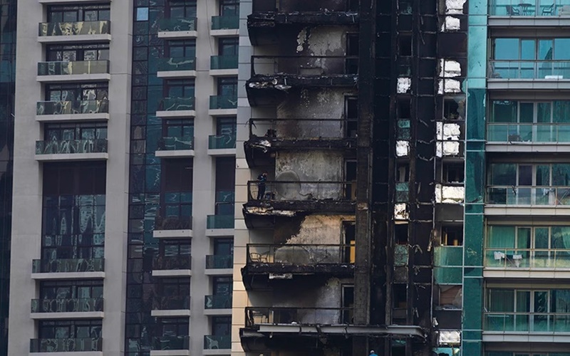 Στις φλόγες κτήριο 35 ορόφων στο Ντουμπάι 5