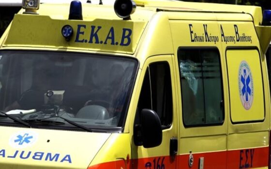 Θεσσαλονίκη: 18χρονη κρεμάστηκε στο όχημα του πατέρα της μετά από καυγά – Εκείνος, πάτησε το γκάζι