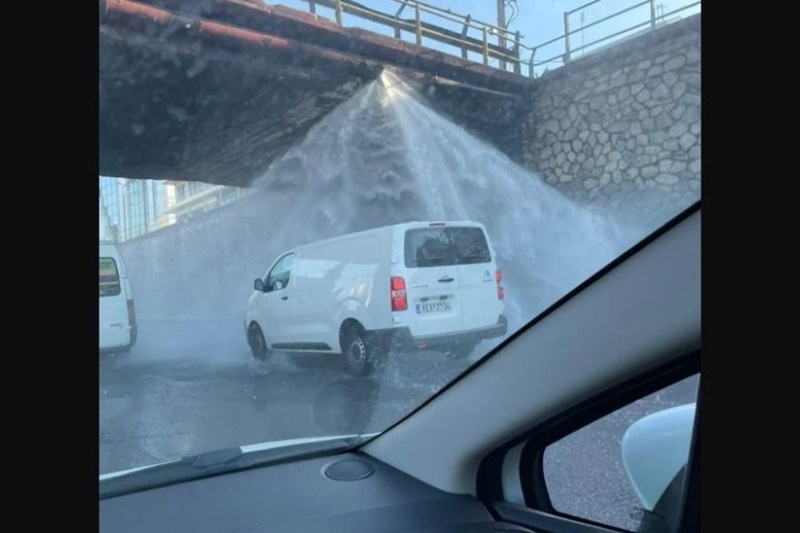 Κυκλοφοριακό χάος στους δρόμους στην Αθήνα έσπασε αγωγός νερού στον Κηφισό 1