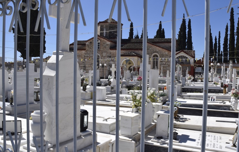 Έσπασαν οστεοφυλάκια και άρπαξαν οστά από το Γ’ Νεκροταφείο Αθηνών 1