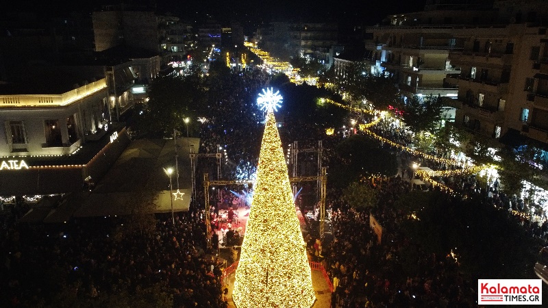 Πλήθος κόσμου στη φωταγώγηση του Χριστουγεννιάτικου δέντρου στην Καλαμάτα (photos+video) 33