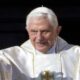 πέθανε ο πρώην πάπας βενέδικτος 40