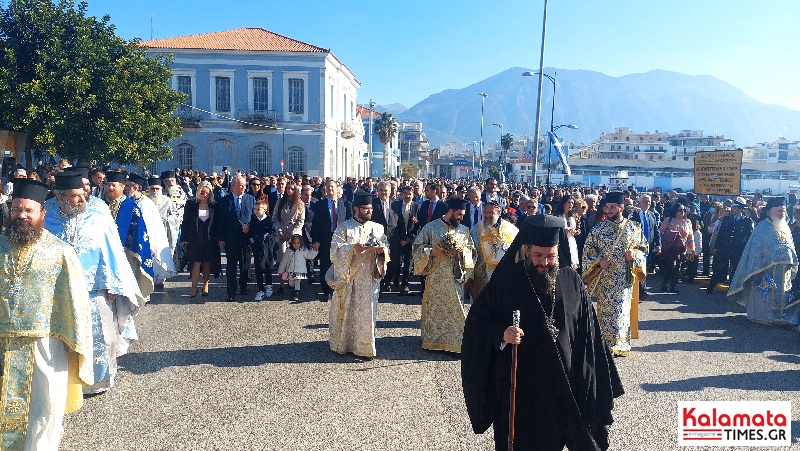 Ο εορτασμός των Θεοφανείων στην Καλαμάτα με χιλιάδες κόσμου στο λιμάνι 41