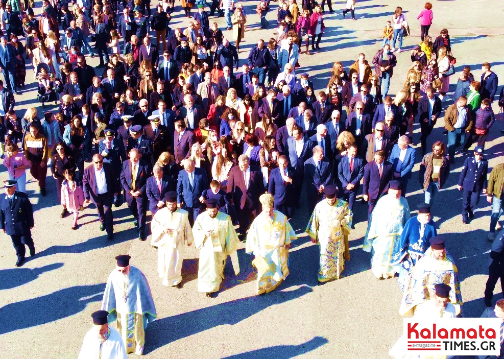 Ο εορτασμός των Θεοφανείων στην Καλαμάτα με χιλιάδες κόσμου στο λιμάνι 44