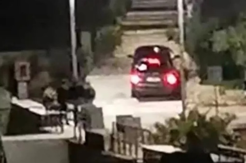 Το κουλό της ημέρας: Αυτοκίνητο προσπαθεί να ανέβει… σκαλιά! [βίντεο] 1