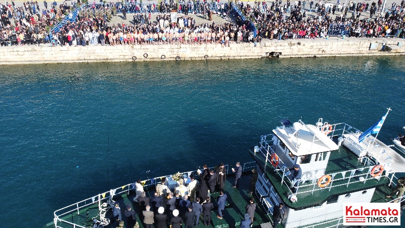 Ο εορτασμός των Θεοφανείων στην Καλαμάτα με χιλιάδες κόσμου στο λιμάνι 47