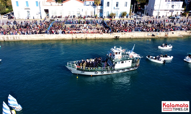 Ο εορτασμός των Θεοφανείων στην Καλαμάτα με χιλιάδες κόσμου στο λιμάνι 37