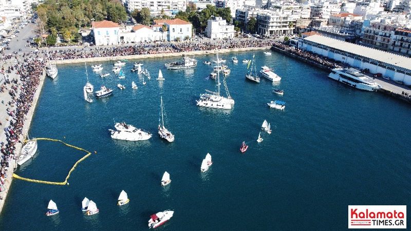 Ο εορτασμός των Θεοφανείων στην Καλαμάτα με χιλιάδες κόσμου στο λιμάνι 50