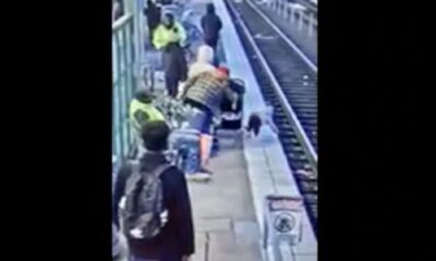 Γυναίκα σπρώχνει 3χρονο κοριτσάκι στις ράγες του τρένου 12
