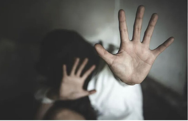Ελεύθερος ο εκπαιδευτικός από Καλαμάτα που κατηγορείται για ασέλγεια κατά της 12χρονης κόρης του 1