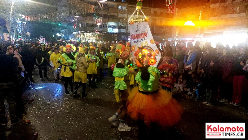 Καλαματιανό Καρναβάλι 2023: Νυχτερινή παρέλαση γεμάτη χρώματα και κέφι (photos+video) 61