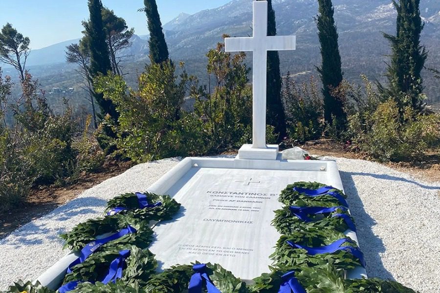 O τάφος του Κωνσταντίνου γράφει «Βασιλεύς των Ελλήνων» 5