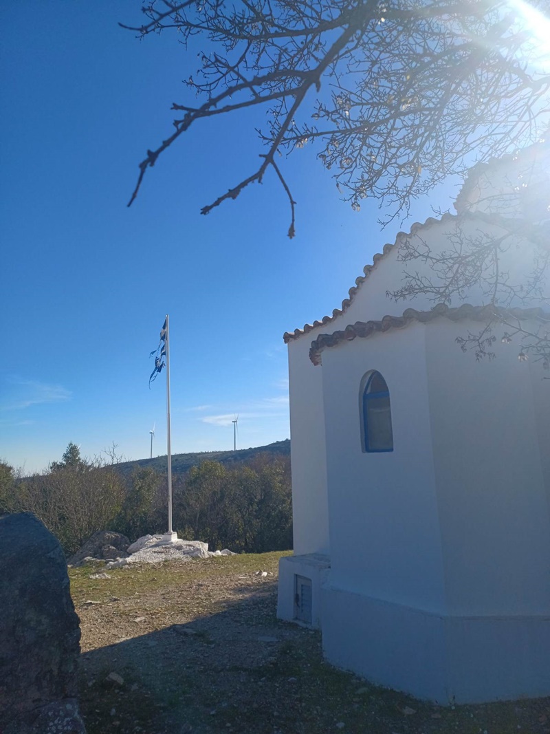 εθνική εορτή με σκισμένη ελληνική σημαία στο μανιάκι μεσσηνίας 10