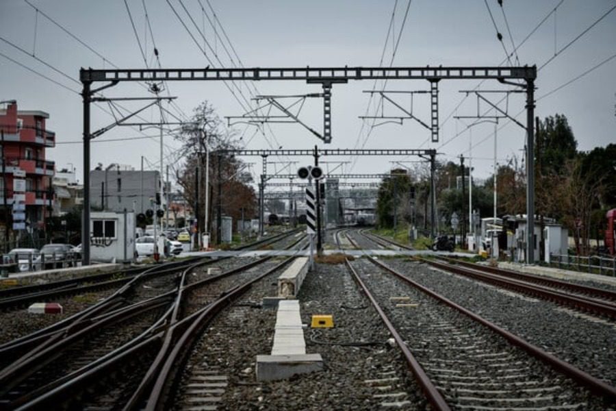 Ξεκινούν από αύριο τα τρένα και ο προαστιακός 2