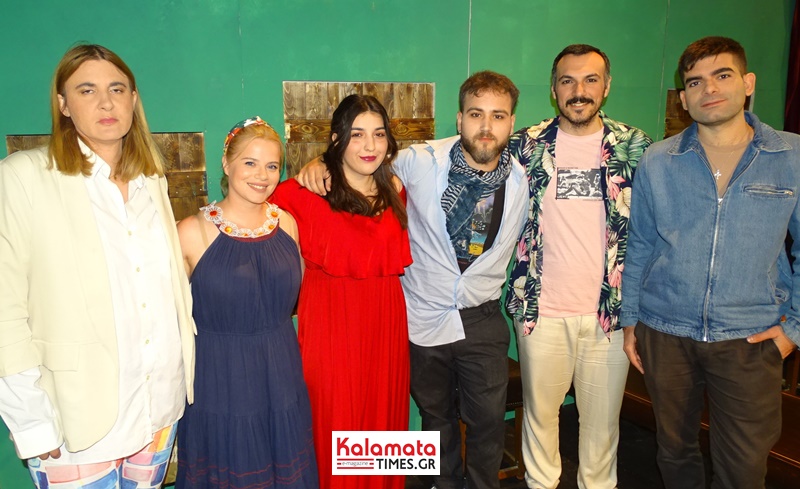 Δύο ακόμα παραστάσεις για το "Σκωτσέζικο Ντούς" στο αμφιθέατρο της Φιλαρμονικής 3