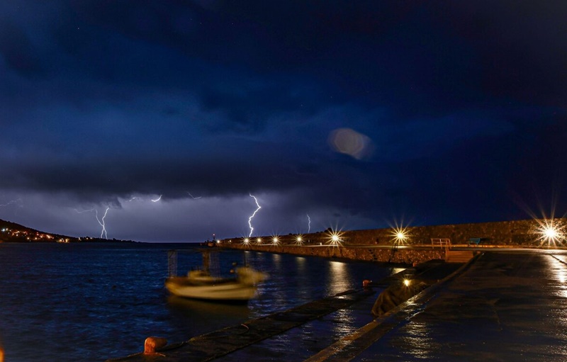 Καιρός: Βροχές και καταιγίδες στη χώρα και την Κυριακή 1