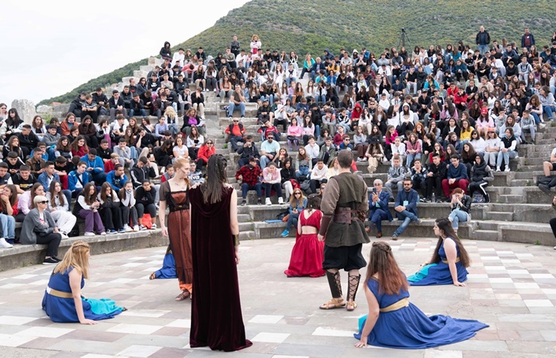«Hλέκτρα» του Σοφοκλή από την θεατρική σχολή Cía de Teatro Noite Bohemia, από την Κορούνια της Ισπανίας στην Αρχαία Μεσσήνη. 10