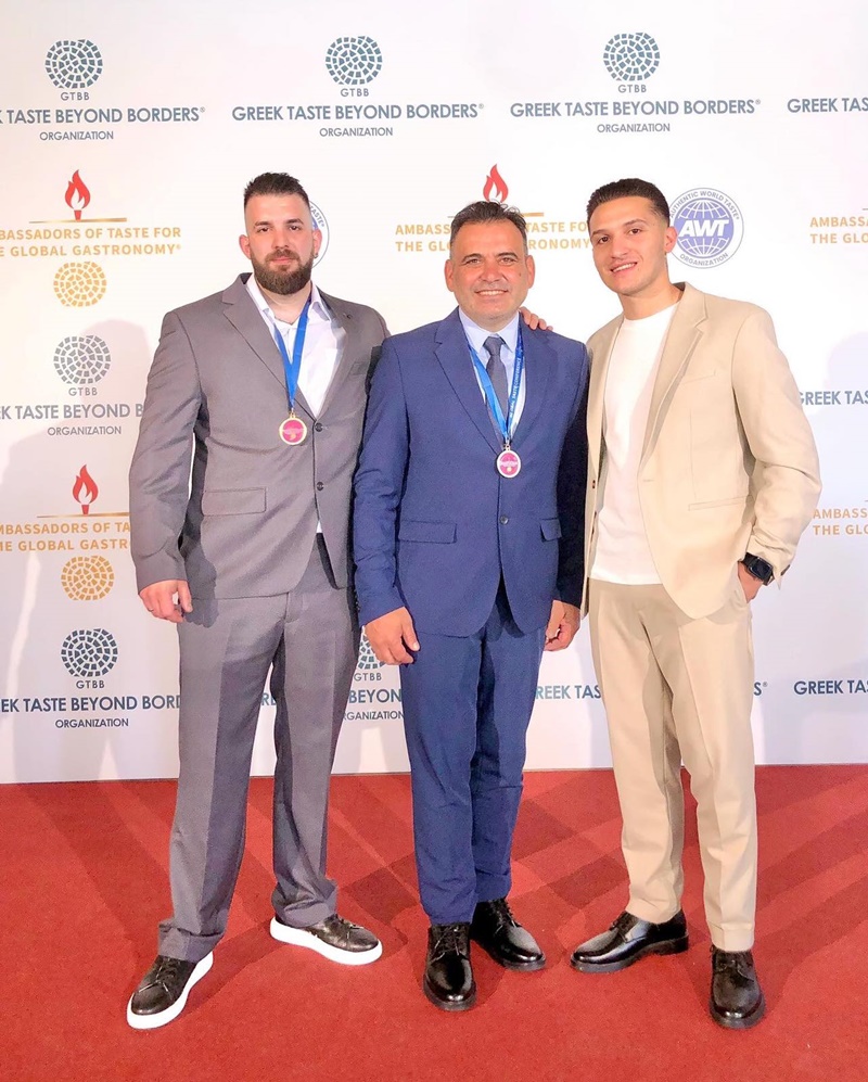 με το χρυσό «βραβείο αυθεντικής ελληνικής κουζίνας» τιμήθηκε το εστιατόριο «παλιακόν» 8