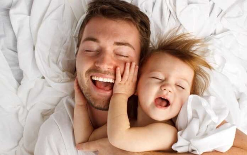 Οι μπαμπάδες ασχολούνται με τα παιδιά 3 φορές περισσότερο από τους δικούς τους μπαμπάδες 1