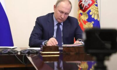 Πούτιν: Κήρυξε στρατιωτικό νόμο στα σύνορα με την Ουκρανία 9
