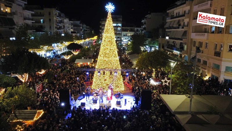 Πλήθος κόσμου παρά το τσουχτερό κρύο στη φωταγώγηση του Χριστουγεννιάτικου δέντρου στην Καλαμάτα 48