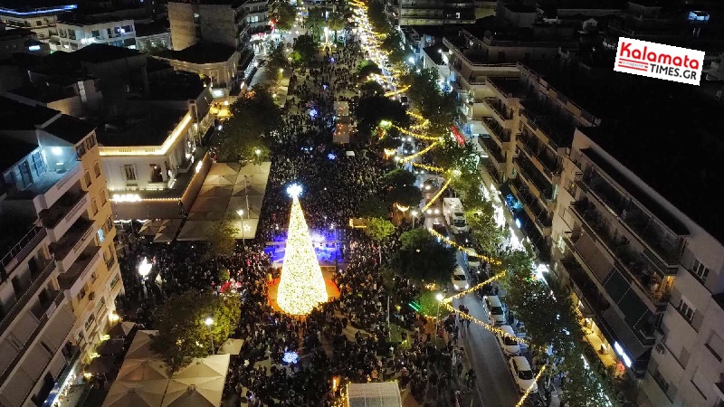 Πλήθος κόσμου παρά το τσουχτερό κρύο στη φωταγώγηση του Χριστουγεννιάτικου δέντρου στην Καλαμάτα 51