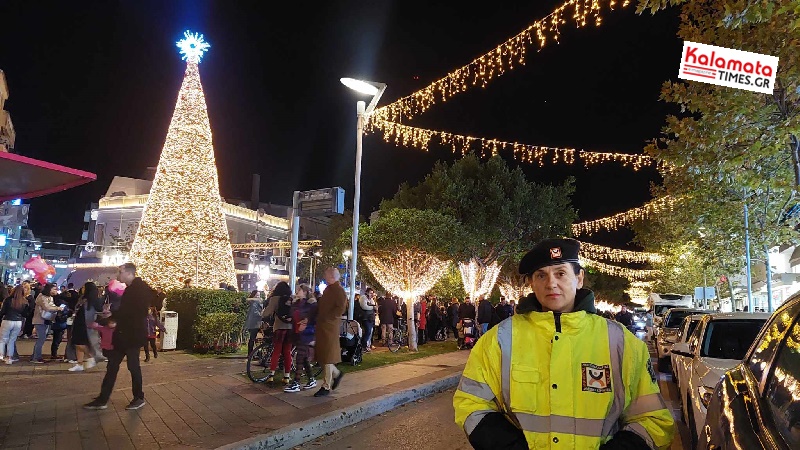 Πλήθος κόσμου παρά το τσουχτερό κρύο στη φωταγώγηση του Χριστουγεννιάτικου δέντρου στην Καλαμάτα 55