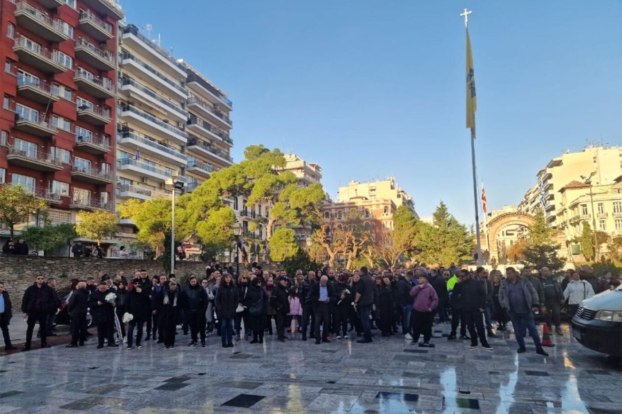 Η Θεσσαλονίκη αποχαιρετά τον Βασίλη Καρρά – Σε λαϊκό προσκύνημα η σορός του 1