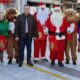 Ο Άγιος Βασίλης επισκέφθηκε τα Καταστήματα της Καλαμάτας με Ευχές και Δώρα 5
