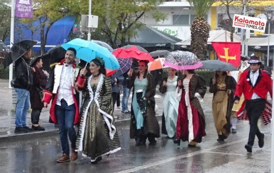 Καλαματιανό Καρναβάλι 2024: Ξεφάντωσαν μέσα στη βροχή οι καρναβαλιστές 4