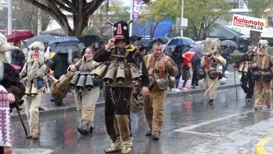 Καλαματιανό Καρναβάλι 2024: Ξεφάντωσαν μέσα στη βροχή οι καρναβαλιστές 11