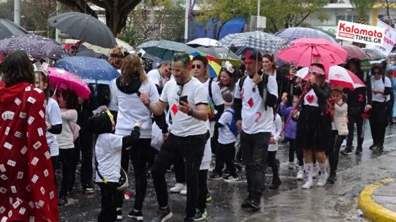 Καλαματιανό Καρναβάλι 2024: Ξεφάντωσαν μέσα στη βροχή οι καρναβαλιστές 14