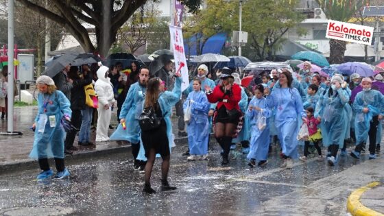 Καλαματιανό Καρναβάλι 2024: Ξεφάντωσαν μέσα στη βροχή οι καρναβαλιστές 15