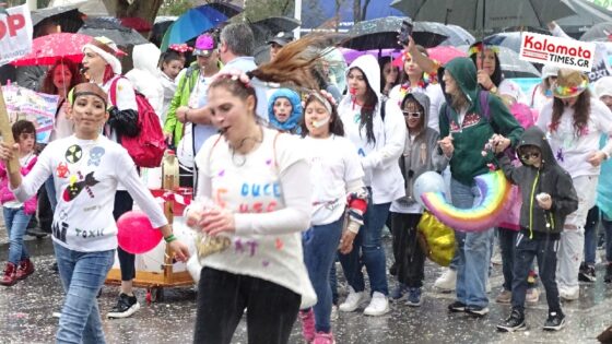 Καλαματιανό Καρναβάλι 2024: Ξεφάντωσαν μέσα στη βροχή οι καρναβαλιστές 23