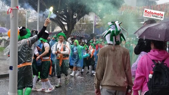 Καλαματιανό Καρναβάλι 2024: Ξεφάντωσαν μέσα στη βροχή οι καρναβαλιστές 28