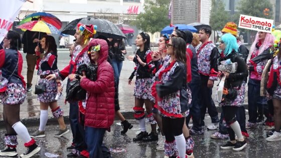 Καλαματιανό Καρναβάλι 2024: Ξεφάντωσαν μέσα στη βροχή οι καρναβαλιστές 31