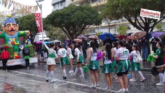 Καλαματιανό Καρναβάλι 2024: Ξεφάντωσαν μέσα στη βροχή οι καρναβαλιστές 35