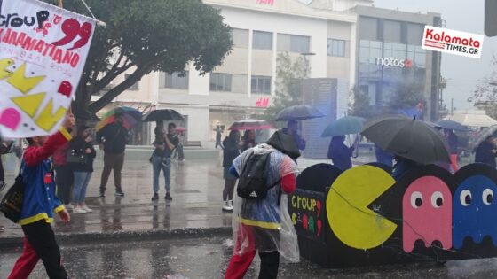 Καλαματιανό Καρναβάλι 2024: Ξεφάντωσαν μέσα στη βροχή οι καρναβαλιστές 37