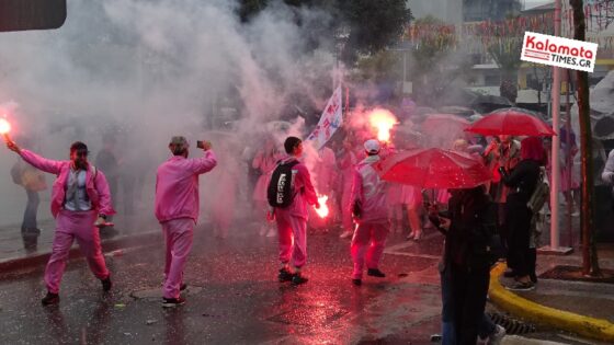 Καλαματιανό Καρναβάλι 2024: Ξεφάντωσαν μέσα στη βροχή οι καρναβαλιστές 38