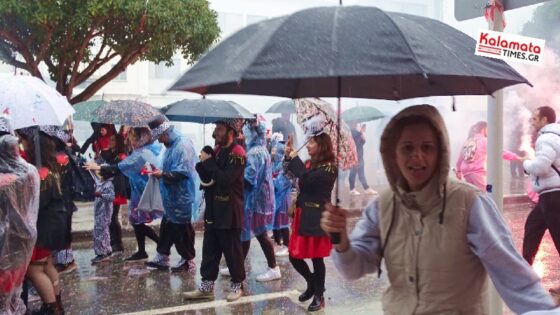 Καλαματιανό Καρναβάλι 2024: Ξεφάντωσαν μέσα στη βροχή οι καρναβαλιστές 39