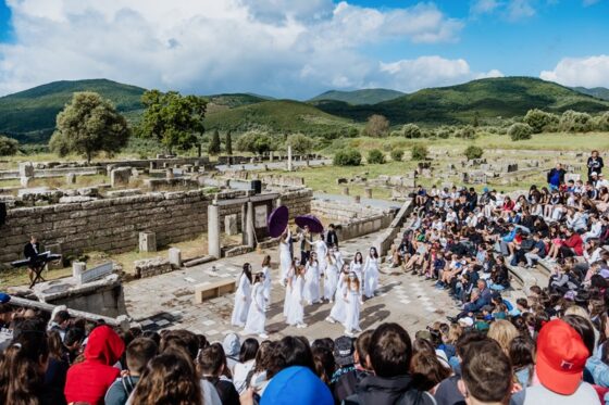 Με τις «Νεφέλες» του Αριστοφάνη έπεσε σήμερα η αυλαία του 11ου Διεθνούς Φεστιβάλ Αρχαίου Δράματος