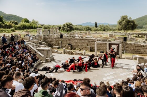 Βάκχες του Ευριπίδη στην Αρχαία Μεσσήνη από την Royal Academy of Dramatic Art (RADA) του Λονδίνου