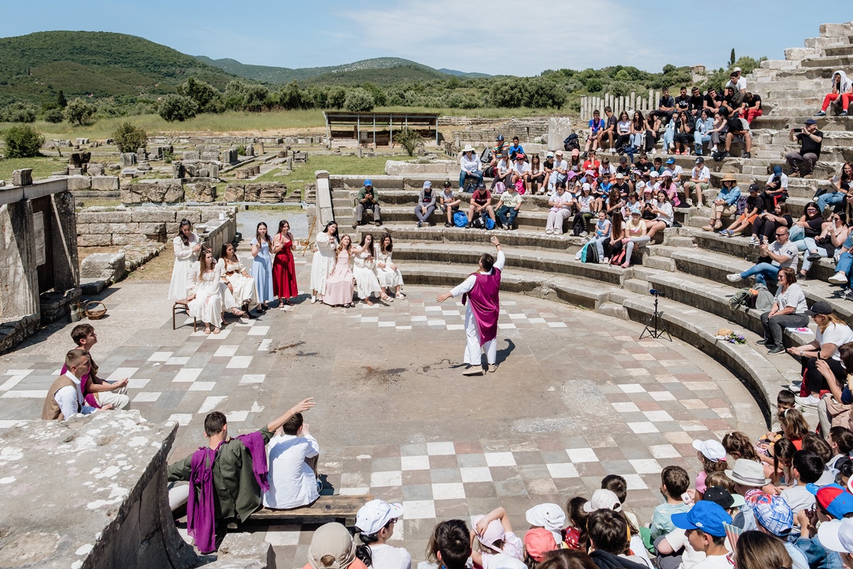 «Βάκχες» του Ευριπίδη από τη Cía de Teatro Noite Bohemia, Spain και «Λυσιστράτη» του Αριστοφάνη από το 1ο Γενικό Λύκειο Αυλώνα 10