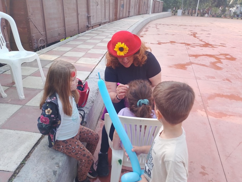 Λουλουδομπαλονοκατασκευές και Face Painting από τον «Παράδεισο Καλαμάτας» στην 12η Ανθοκομική 9