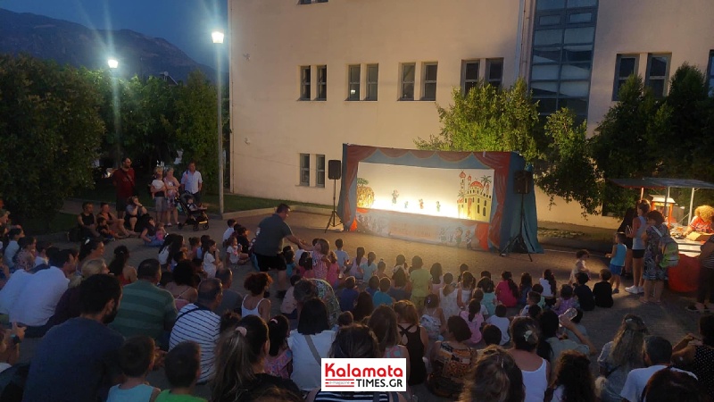 Ενθουσίασε μικρούς και μεγάλους η παράσταση Καραγκιόζη στο Υπαίθριο Αμφιθέατρο του Νέου Δημαρχείου 12