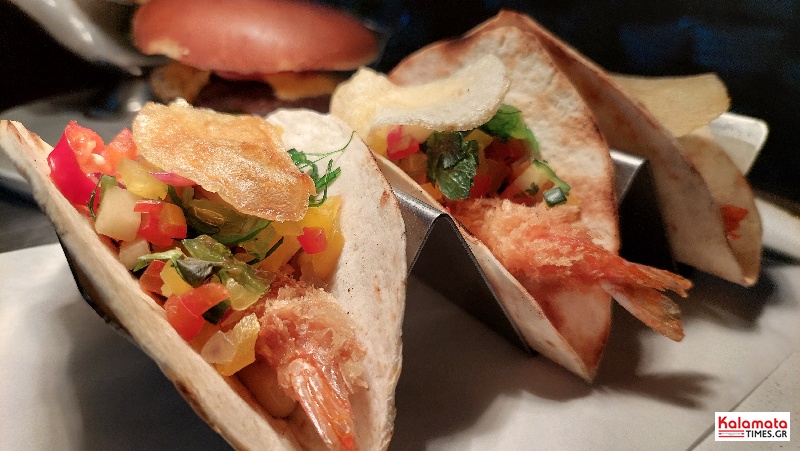 Poseidon Ocean View: Εκεί που το street food γίνεται τέχνη με γεύση και θέα 14